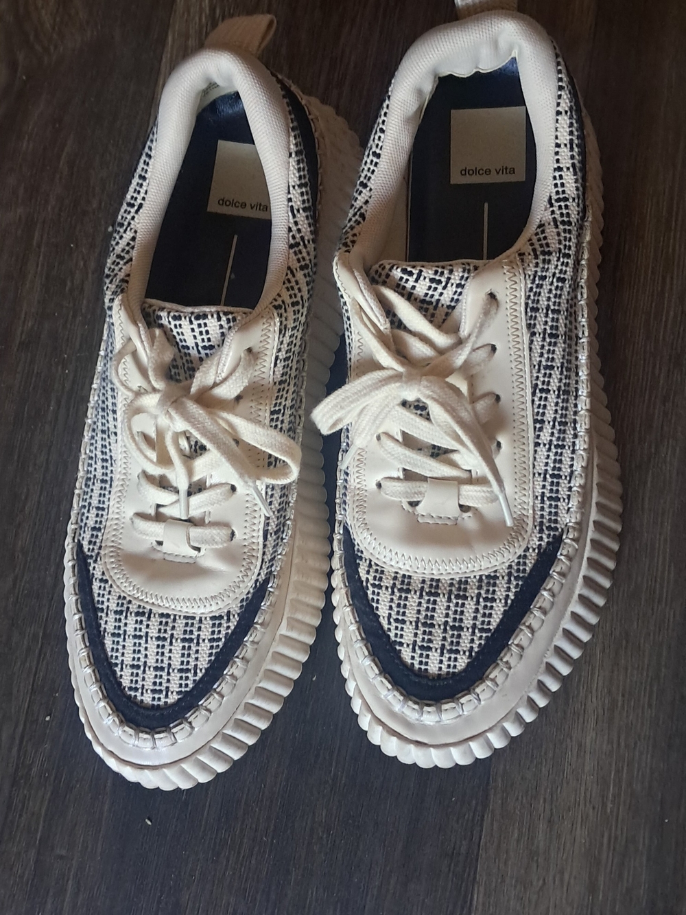 Dolce Vita Men’s Cream & Navy Textured Lace-Up Sneakers